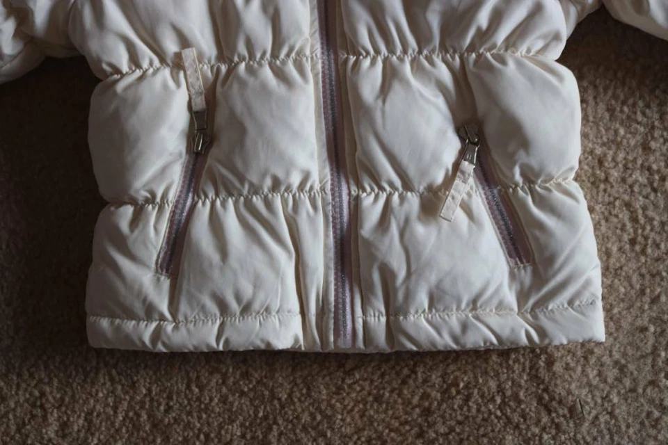 Tommy Hilfiger Chaqueta con Capucha Blanca para Niñas Pequeñas Cremallera Completa Talla 18 Meses Foto 4 de 4