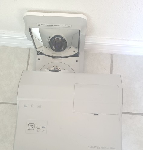Smart LightRaise 40wi Projector SLR40wi PC 3D Ready Ultra Short Throw. - Picture 3 of 6