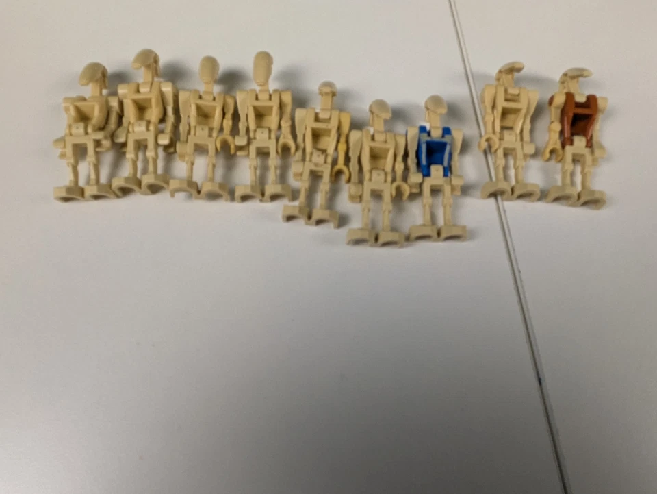 Lego Star Wars: Battle Droid / Battle Droid Pilot / Security Battle Droid (9X) - Image 2 of 2