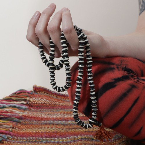 Gebetskette Mala Kette Perlen schwarz-weiß Halskette Meditationskette - Bild 3 von 34