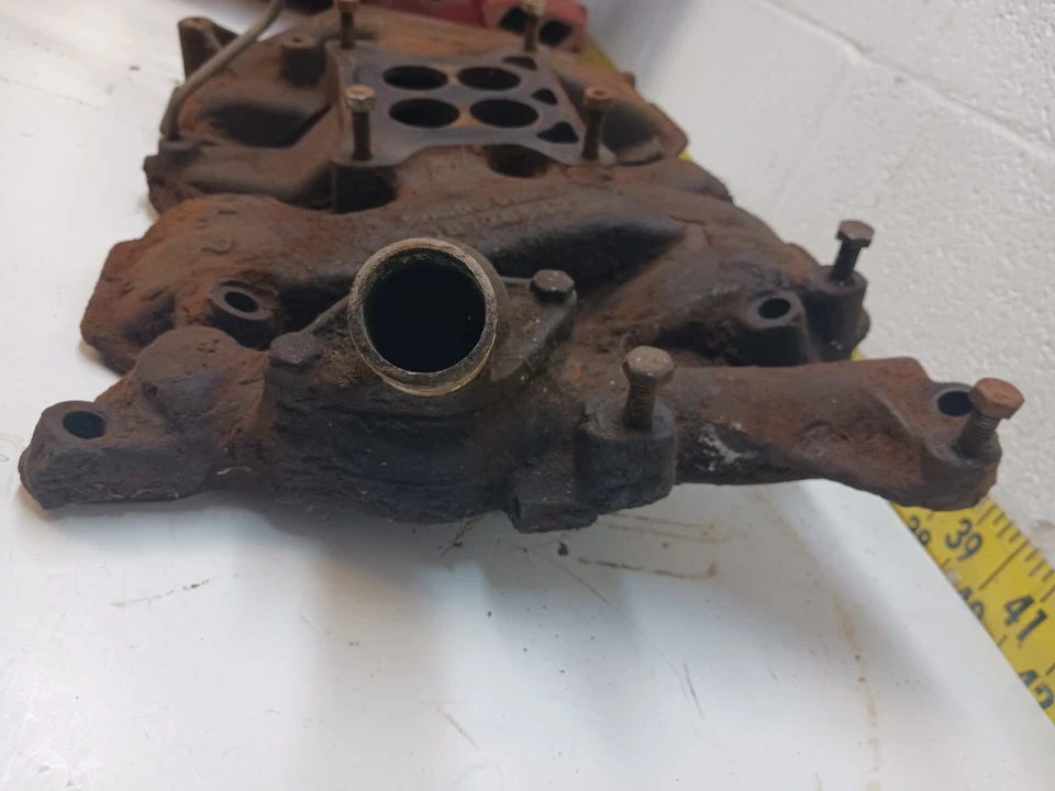 Colector de admisión de motor usado OEM GM 371 569138 1957-1958 Oldsmobile 88/98 (WRM10) Foto 2 de 4