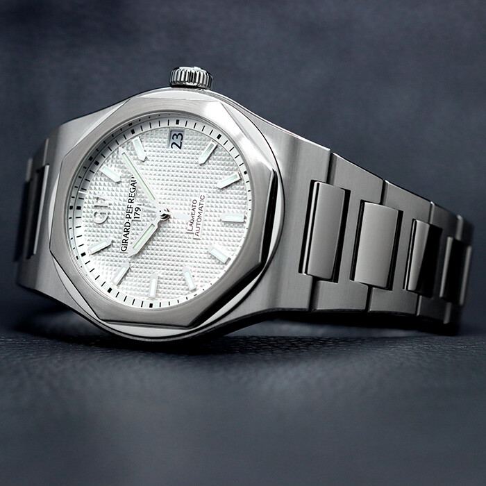 Girard-Perregaux Laureato 42mm 81010-11-131-11A Silver