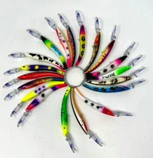 * THE REEF RUNNER * DEEP DIVER ' MIXED LOT OF 4.5" SAMPLES ' NO HOOKS ' 19 PCS '