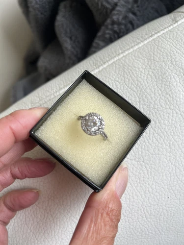 Beautiful 925 Silver Cubic Zirconia Sparkly Cluster Ring - Size J  (49)