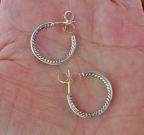 Aktueller Artikel - David Yurman Pavé Diamant Creolen - DY Rückseiten, Etui & Stoff - Bild 6 von 12