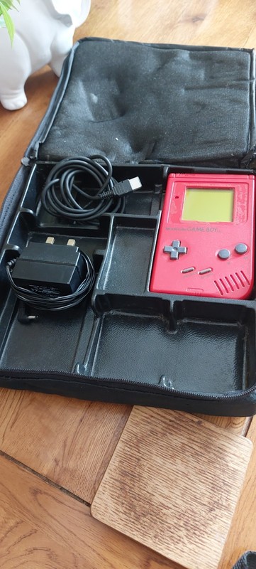 Nintendo Game Boy Red Tested with 2 Games, Game Mate bag, Chargers and Lead