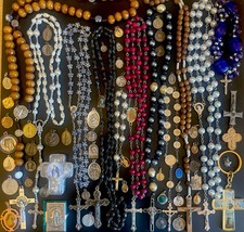 VINTAGE TO NOW RELIGIOUS CATHOLIC ROSARY & MEDAL JUNK DRAWER LOT