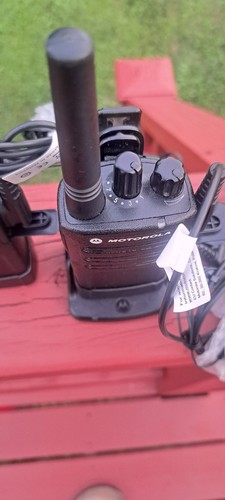 2 Motorola Rmu2080 8 Channel Excellent Condition 2 Charger 2 Earpiece - Zdjęcie 2 z 22