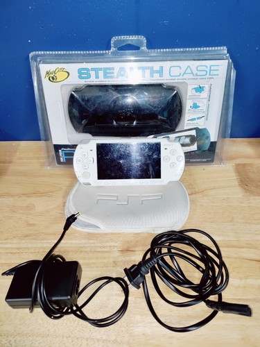 PSP 2000 White bundle (Console, Games, Case, Charger Working Condition. - Picture 10 of 18