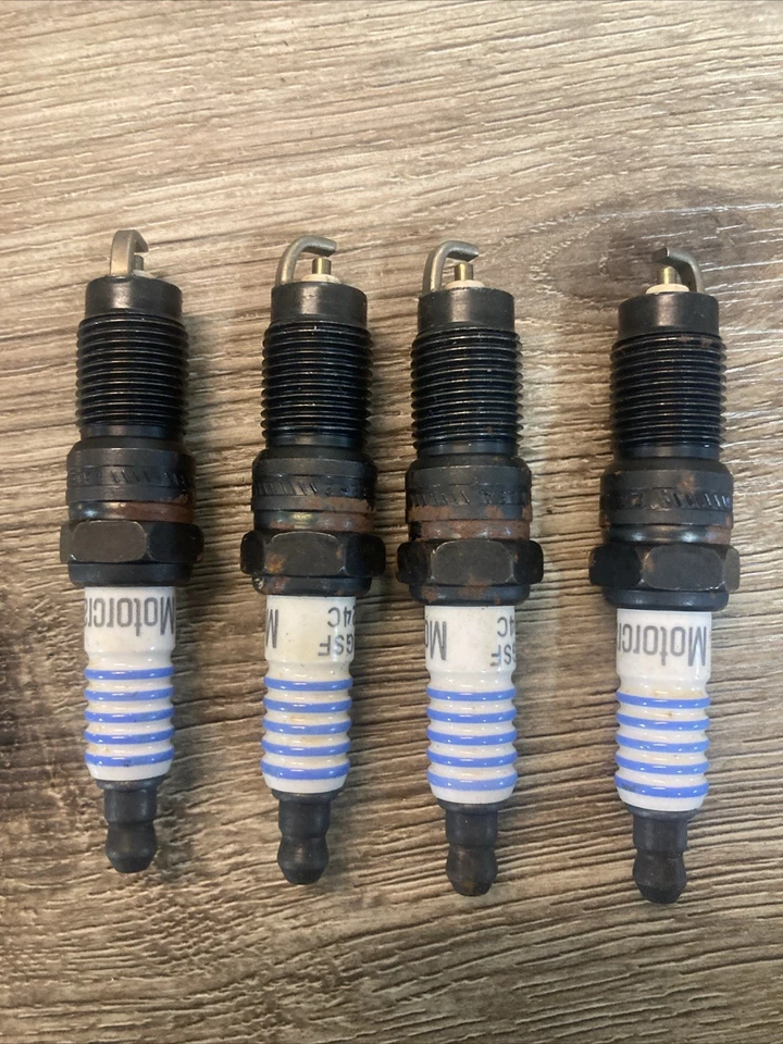 (4) Motorcraft AGSF24C Spark Plugs 1988-1990 Ford Escort 1.9L-L4 EFI  See Notes - Изображение 4 из 4