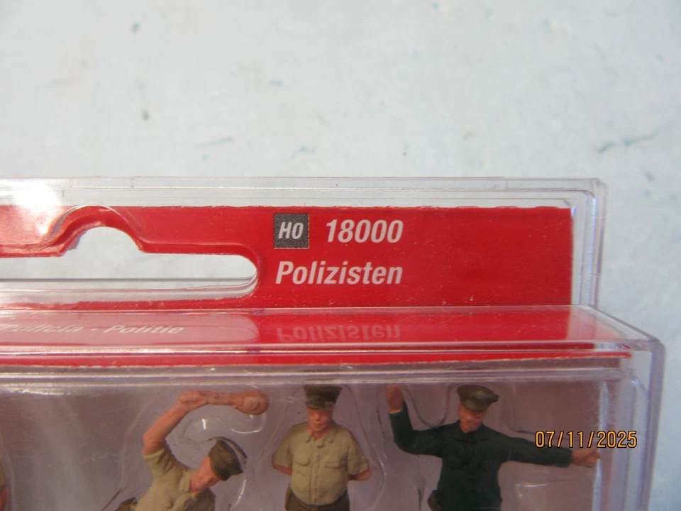 HO - Noch 18000 Police Officers with Police Dog - NIB - Image 3 of 4