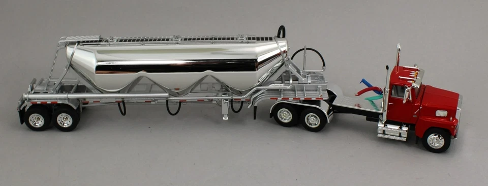 2025 DCP 1:64 *RED* FORD LTL 9000 Day Cab w/Heil Pneumatic Tanker Trailer - Image 3 of 4
