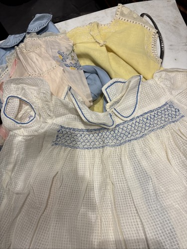 Ancien lot de vetement d enfant brassiere chemise et divers dentelle broderie - Picture 2 of 8