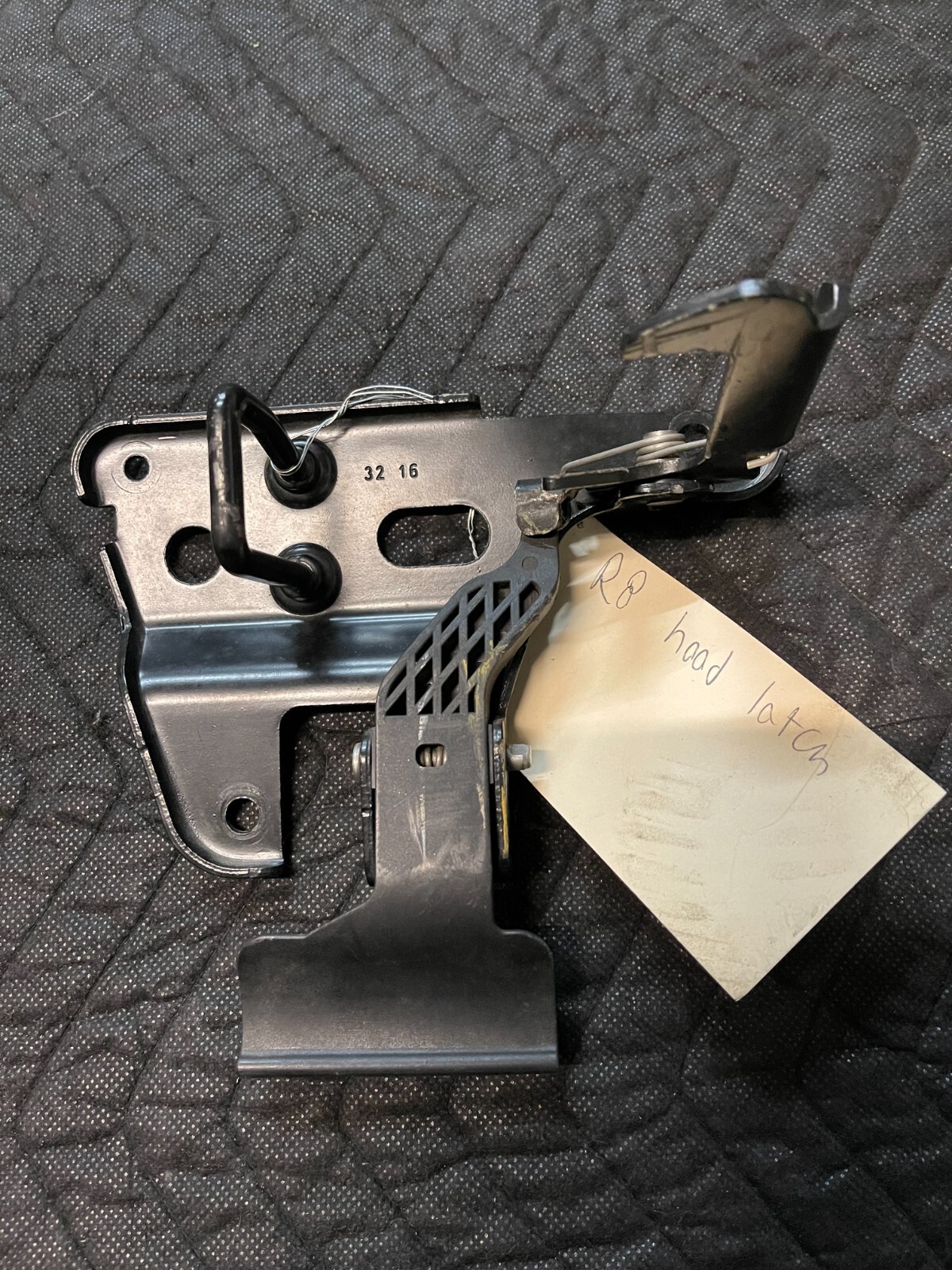 2017 AUDI R8 V10 FRONT CENTER HOOD LATCH LOCK OEM GENUINE 4F0 823 480