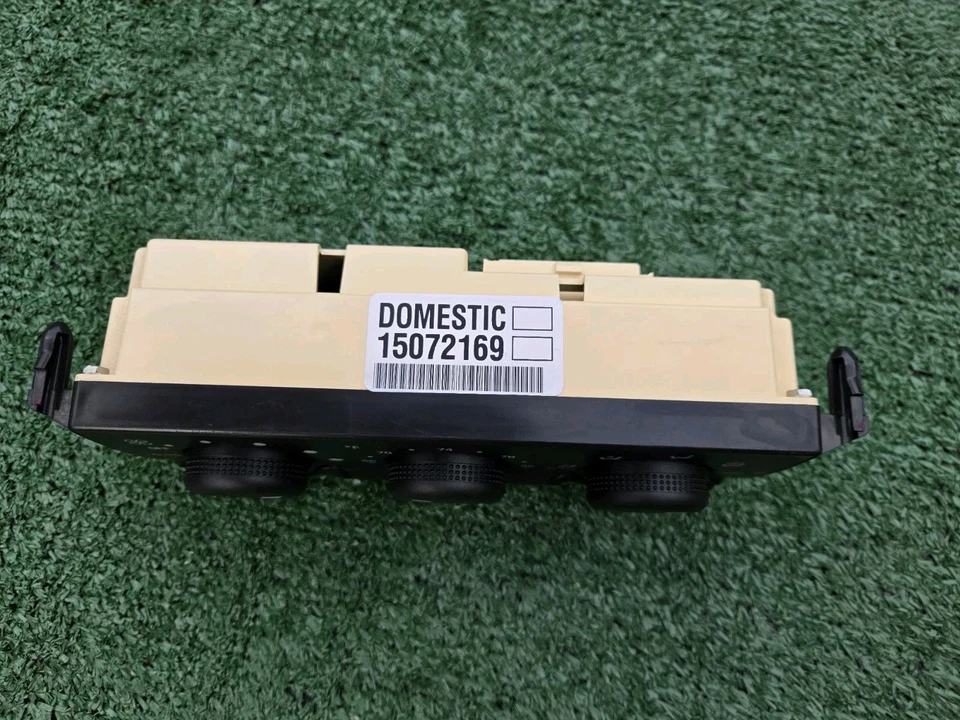 2002 CADILLAC ESCALADE A/C HEATER CONTROL CLIMATE CONTROL TEMPERATURE CONTROL  - Image 3 of 4