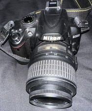 Nikon D3000 Camera With AF-S Nikkor 18-55 Mm 1:35-5.6G Lens