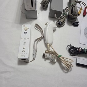 Nintendo Wii Console RVL-001 White w/ Controller, Nunchuk, Cables, Games- Tested