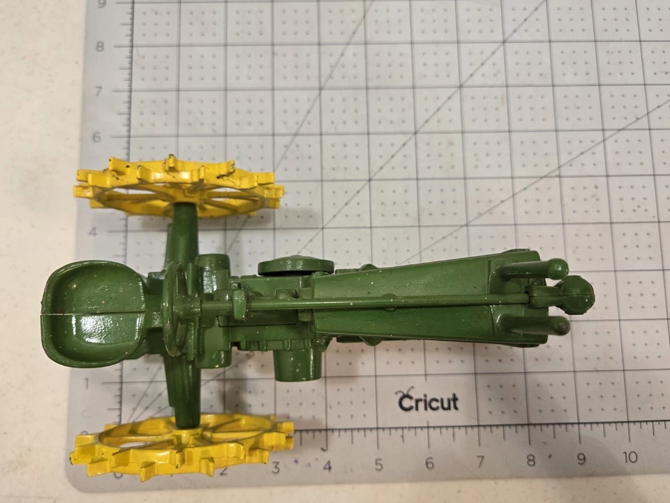 Ertl 1/16 John Deere Model G NF Tractor 50th Anniversary 1937-1987 Series IV  - Image 4 of 4