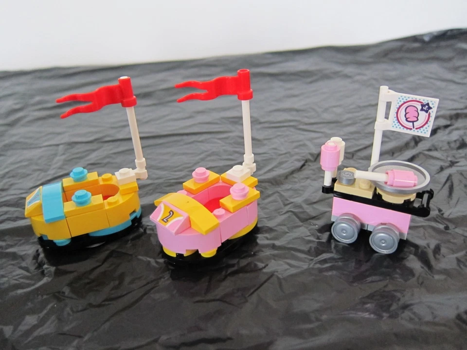 Lego 41133 Friends AMUSEMENT PARK BUMPER CARS complete - Image 3 of 4