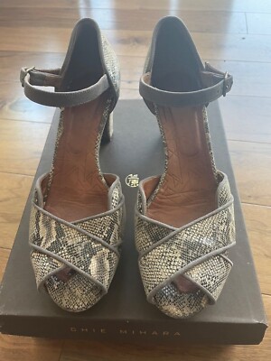 CHIE MIHARA ISY Open Toe .5'' Platform Shoe Taupe Faux Snakeskin Leather Sz 39.5M