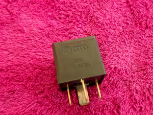 🔹Skoda Fabia II Combi 545 Relais Nr.: 643 👍TOP ANGEBOT⭐⭐⭐⭐⭐ 8K0951253