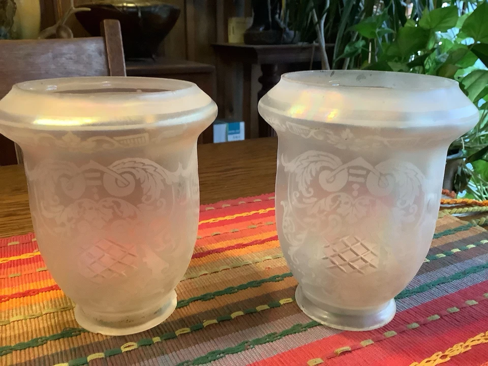 ANTIQUE IRRIDESCENT ACID ETCHED CUT GLASS GAS ELECTRIC LAMP SHADE 2 1/4” FITTER - Image 3 of 4