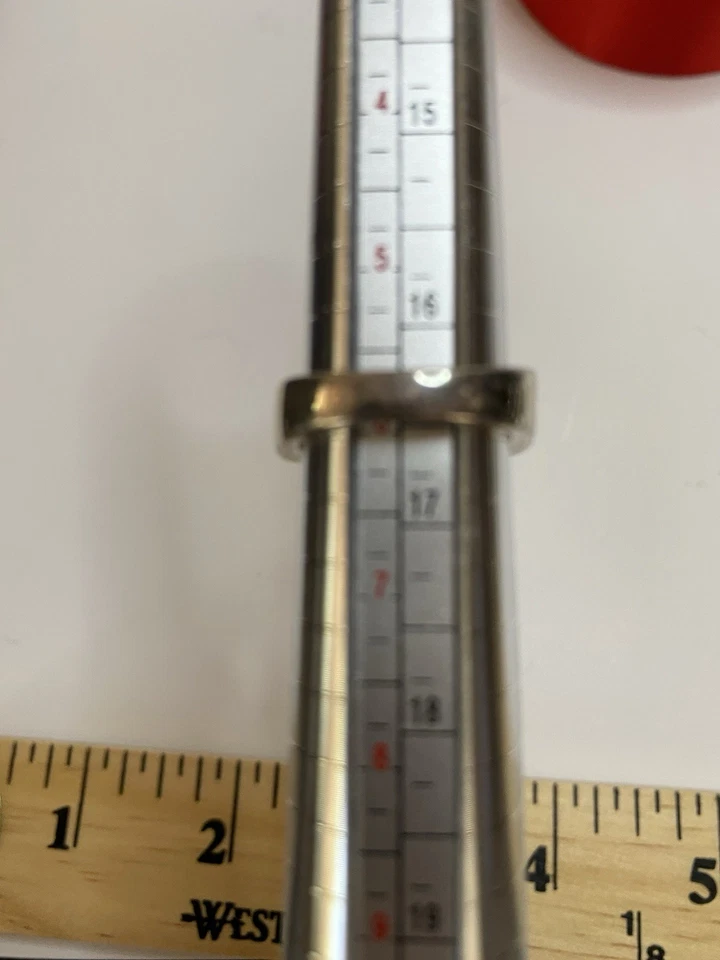 Impresionante anillo de cóctel AVON circonita cúbica tono plateado con circonita cúbica amarilla y pedrería talla 6 Foto 3 de 3