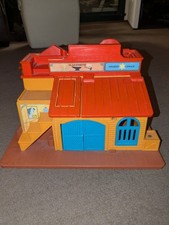VTG FISHER PRICE WESTERN TOWN BASE/PLAY BUILDING NICE CONDITION