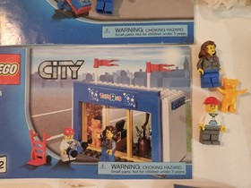 LEGO CITY: Toys R Us Truck 7848 100 % Complete with Manual - No Box