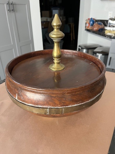 ANTIQUE PRIMITIVE WOODEN THAI WELCOME TRAY WITH BRASS VESSELS