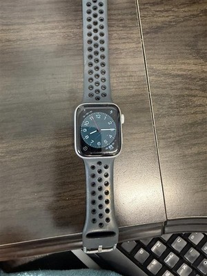 Apple Watch SE (44mm)   GPS + Cellular   Space Gray   Good Condition