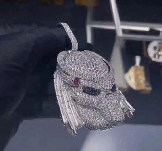 Colgante de plata de ley 925 depredador personalizado de moissanita probador de corte redondo de 4,50 quilates Foto 4 de 4