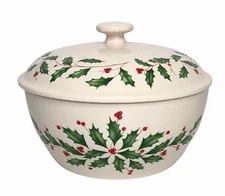 Lenox Holiday Pattern Mini Casserole Ramekin Dish with Lid Holly & Berries Mint