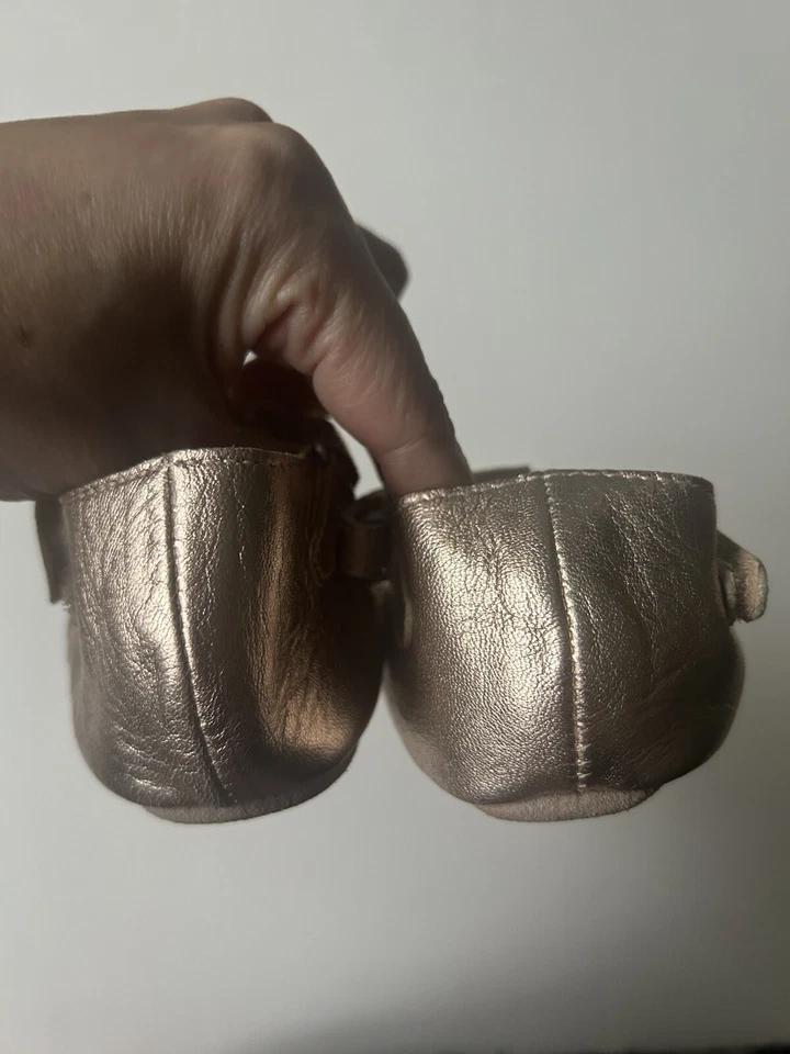 Baby Boden Bebé Niña Suela Suave Mary Jane Zapatos 12-18 Meses Metálico Dorado Foto 4 de 4