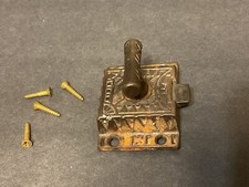 VTG-PAT. FEB 7, 1971 METAL VICTORIAN ORNATE CABINET DOOR TURN LOCK/LATCH w/SCREW