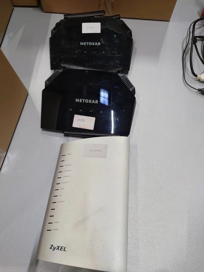 Viel 3 NETGEAR & Zyxel Verschiedene Modelle Router Nicht Aktiv für Teile