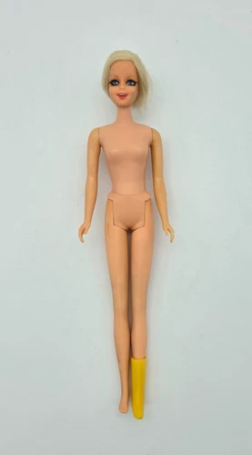 VINTAGE 1960's MATTEL BARBIE BLONDE BENDABLE LEG TWIGGY DOLL w/1 boot