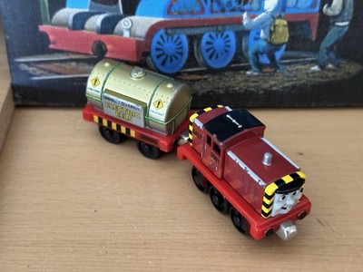Take Along Diecast Thomas Train Salty & Sodor Aquarium Electric Eels Tanker!