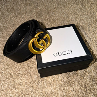 Cinturón de vestir Gucci negro dorado con hebilla con logotipo GG para mujer talla 85 • 34