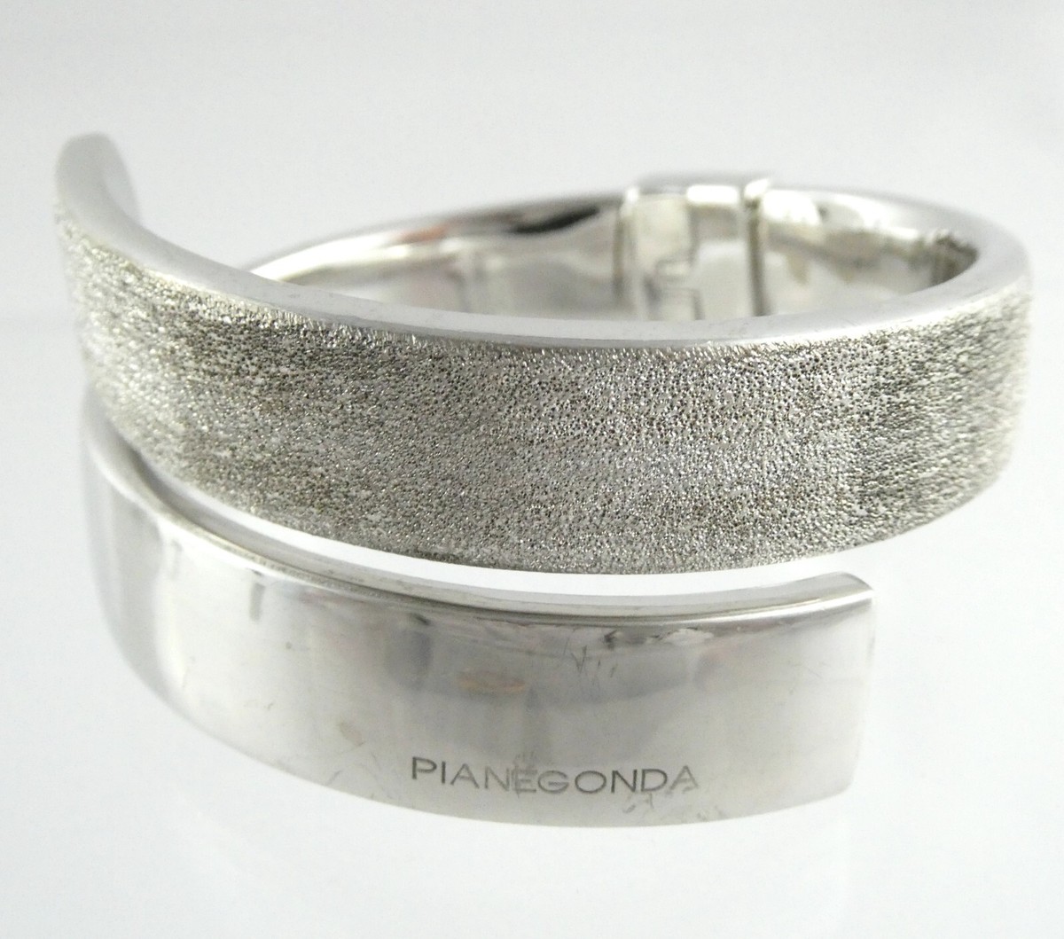 Pianegonda Italy Sterling Silver Textured Hinged Bangle Bracelet 