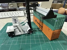HO Scale Top Handler - for 40 foot Container