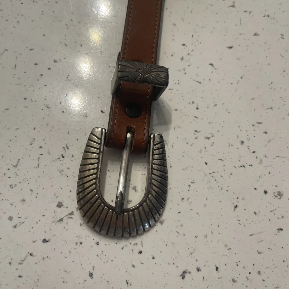 Cinto Justin VTG Concho Feminino 28 Couro Tom Prata Western Cowgirl Rodeio - Imagem 2 de 4