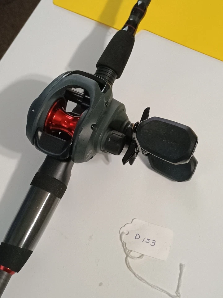 Nueva caña de pescar y carrete de baitcasting Quantum Invade 6'6" mediana pesada 10-20 lb  Foto 2 de 4