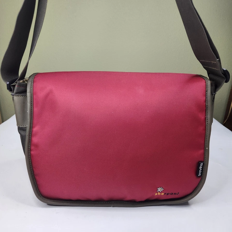 Sherpani Trevina Crossbody Messenger Crossbody Bag Red w Floral Interior *Issue - Image 2 of 4