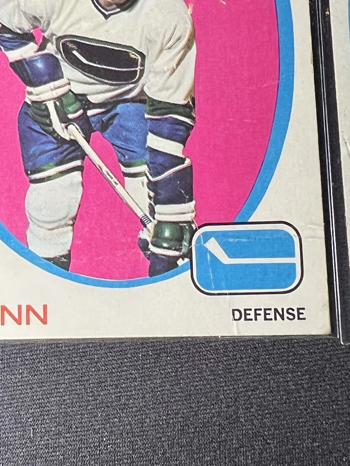 Lot Of 3 1971-72 Topps Hockey Cards Gilbert Perreault , Pat Quinn Dennis Hextall - Image 3 of 4