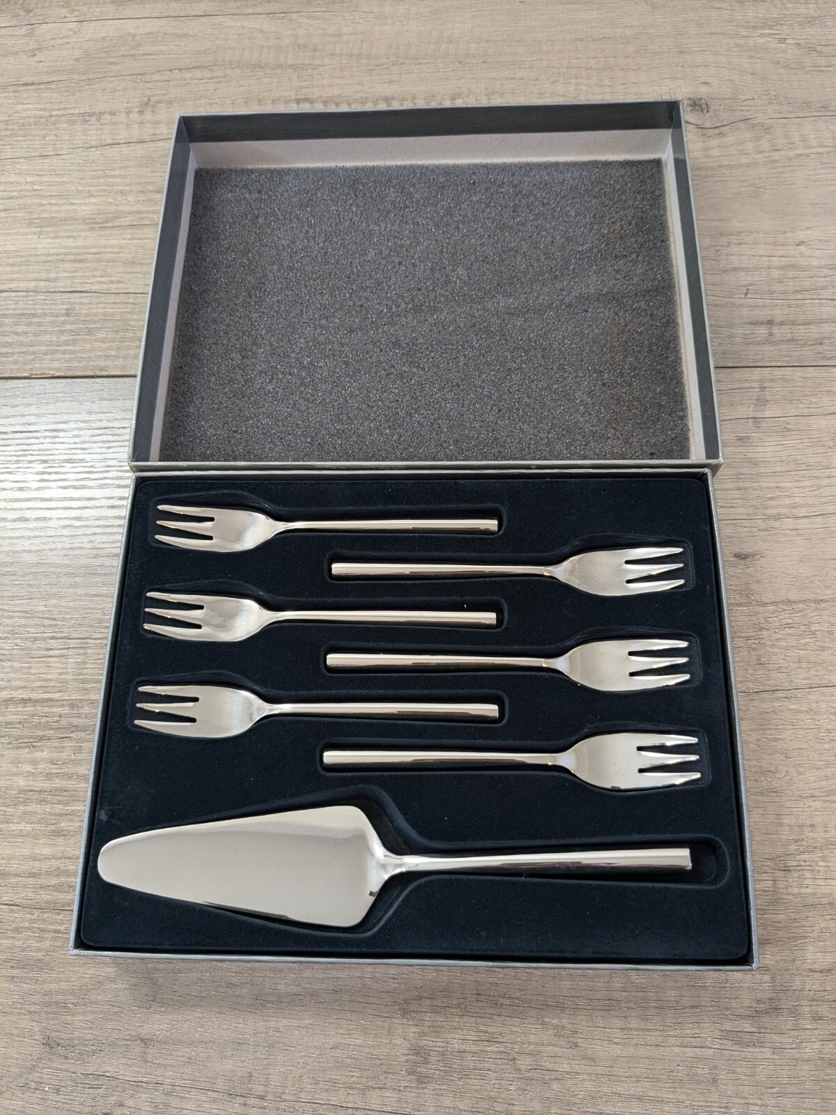 Stellar Rochester Polished Stainless Steel  7 Piece Cake Cutlery Set - Boxed