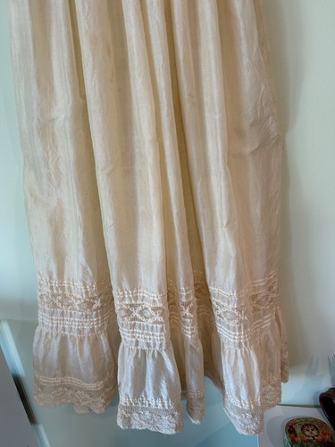 Gorgeous Vintage Pale Gold Silk Blend Christening or Baptism Gown - Picture 7 of 8