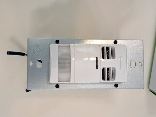 LEVITON® OSSMT-MDW SENSOR OCCUPANCY 120/230/277/347VAC WALL - Picture 2 of 7