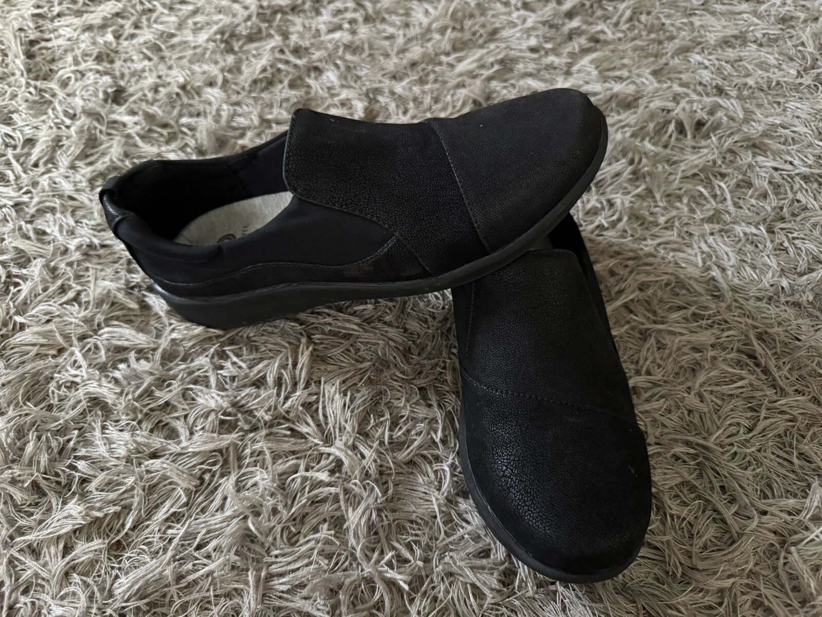 Mocassini Clarks Silian Paz neri in pelle punta chiusa da donna taglia US 8 usati in ottime condizioni