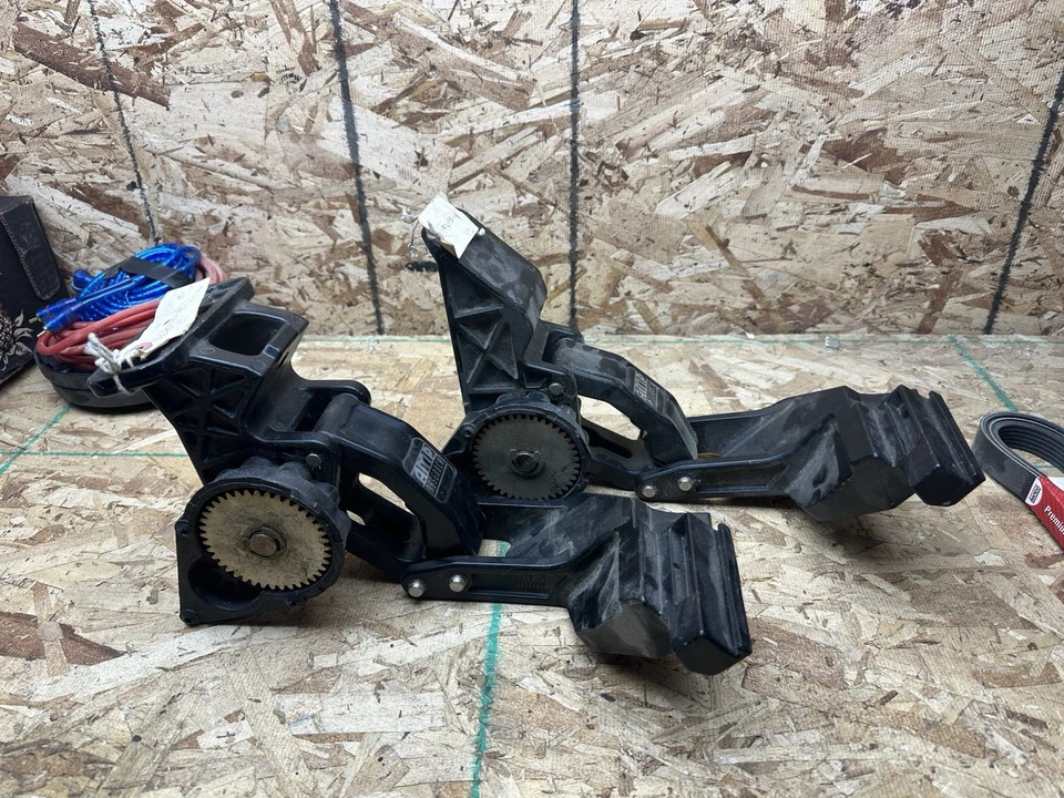 AMP Research BedStep2 Pair 10-0417-11 + 10-0418-11 Toyota Tundra 07-21 - Image 3 of 3